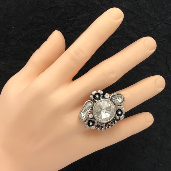 🌼 Silver Rhinestone Abstract Statement Cocktail Stretch Ring - Picture 1 of 4